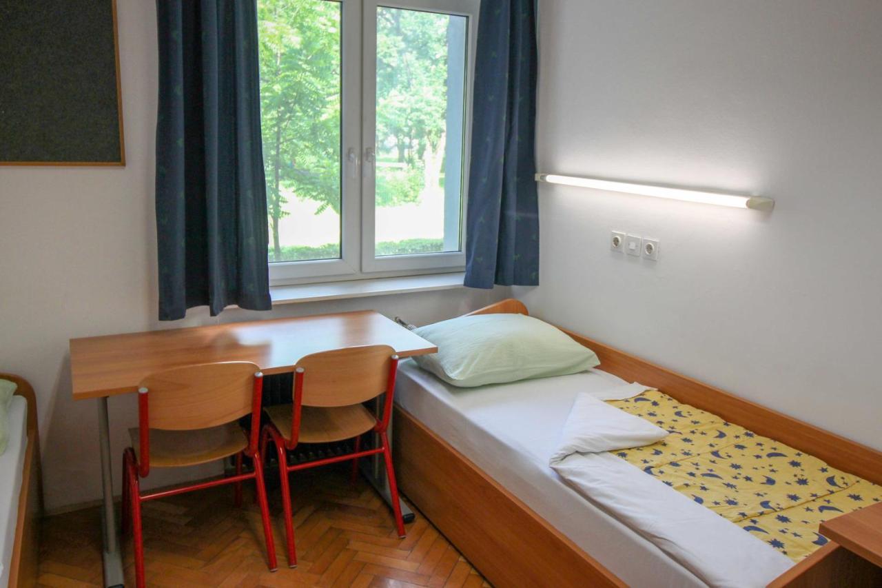 Dijaski Dom Bezigrad Ljubljana Hostel Exterior photo