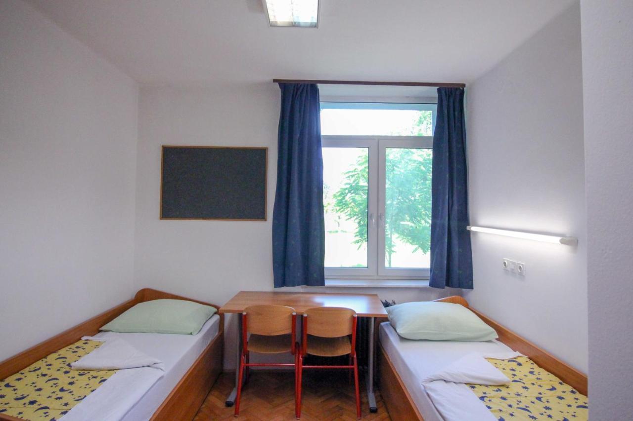 Dijaski Dom Bezigrad Ljubljana Hostel Exterior photo